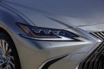 Lexus ES300h with Digital Side-View Monitor 2020 года (EU)